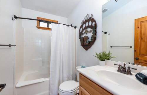 Chalet in the Pines Spa Game Room Wraparound Deck - Foto 39