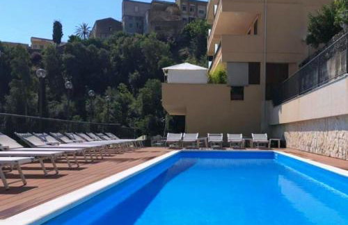 Mediterranean Apartment Pool & Parking - Foto 17