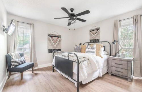 Stylish & Spacious Home Near ATL - Foto 20