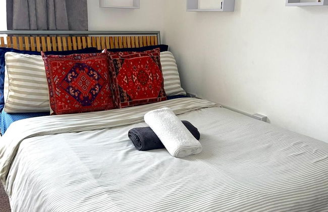 Apartment - Sleeps 2 - Parking - Station Close - Photo 2