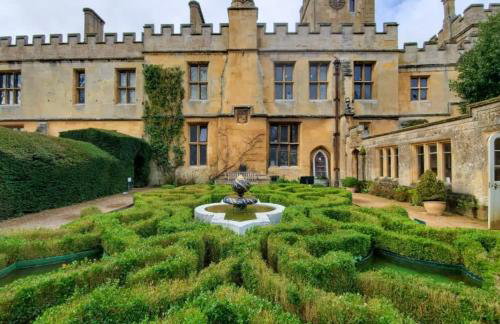 Large Stylish Luxury Cotswold Cottage - ideal for families, w/ EV charging - Foto 43