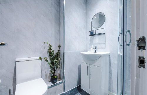 Modern 1BR Apartment in Central Warrington - Foto 26