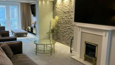 7 bed 3 bath M25 Long term Parking - Foto 2