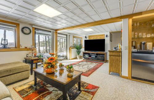 Gateway to Acadia! Green Lake Home with Hot Tub - Foto 17