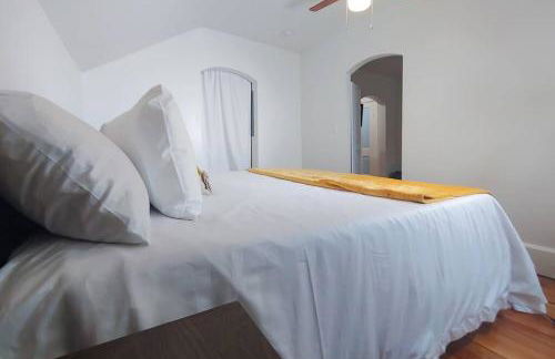 Historic w/deck, king bed & air by Lake Michigan - Foto 20