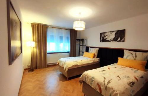 OVER RIVER near FRANKFURT-130 QM-4 ROOMS- 6 BEDS- FREE PARKING- AC - Foto 26