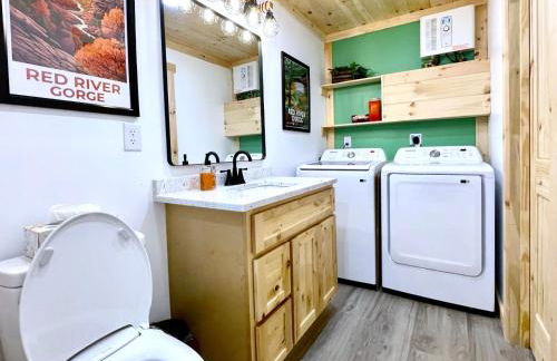 Modern Gem w/Spacious Deck, Swinging bed, Hot Tub - Foto 8