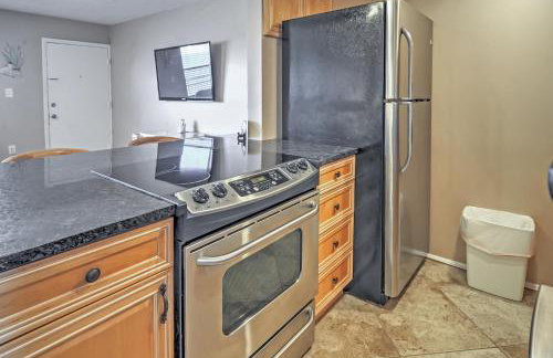 Beachfront St Petersburg Condo with Community Pool! - Foto 10