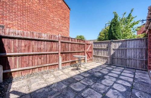 Cozy 3 bedroom house with free parking and near hospital - Foto 9