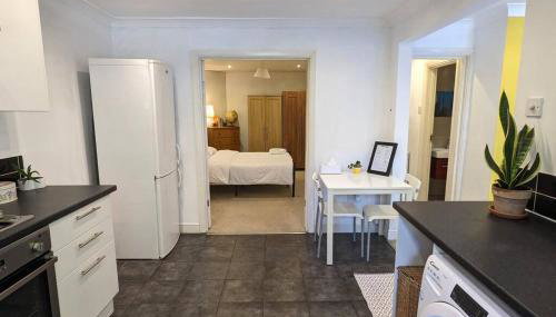 Luxurious & Sunny Garden Flat near Pinner Station - Foto 4