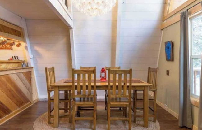 Zephyr by Avantstay Stylish Modified A Frame w/ Access To Tahoe Donner - Foto 4