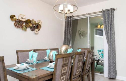 Luxurious Décor 4 Bd w/ Pool Close to Disney 4820 - Photo 26