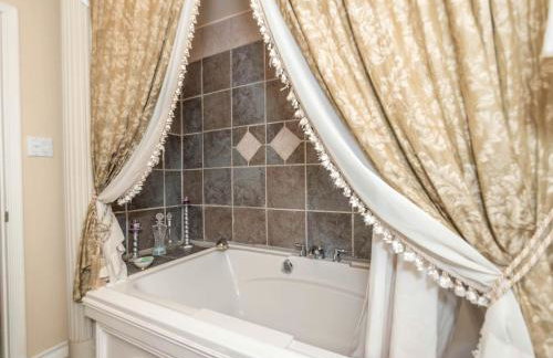 Joyful Cottage Rental for Couples with Poolside Cabana near San Antonio, TX - Foto 22