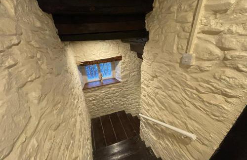 Large Historic Farmhouse in Rhondda Valley Perfect for Groups with Hot Tub - Foto 41