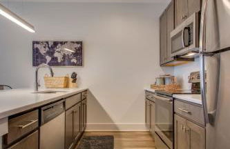 New East Nash - King Bed Short Drive to Dwntwn - Foto 14