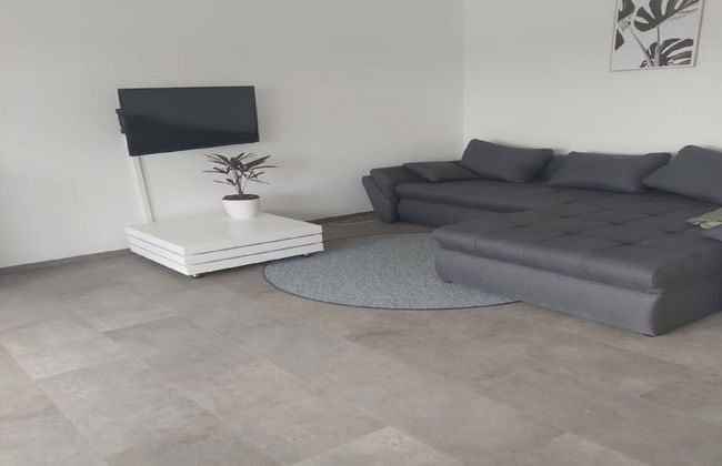 Modern Apartment With Balcony - Photo 20