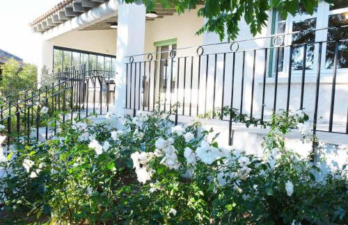 vacation rental with pool and poolhouse, close to arles in moulès- sleeps 8 - Foto 52