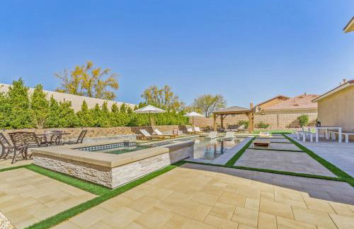 GAMEROOM, King Beds, Movie Projector, Heated Saltwater Pool, Golf and Games! - Foto 16