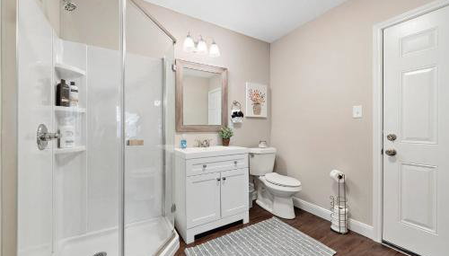 with Arcade and Covered Patio Sleep 9 in this 4 Bedroom 2 Bath Home 5 star host Deer Park TX - Foto 3