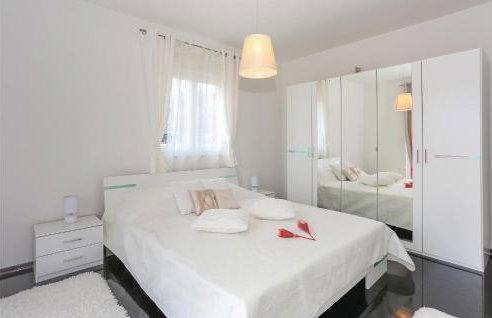 Lovely Home In Rumin With Kitchen - Foto 30