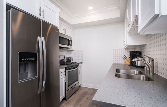 Brand NEW Luxury 3bdr Townhome In Silver Lake - Photo 11