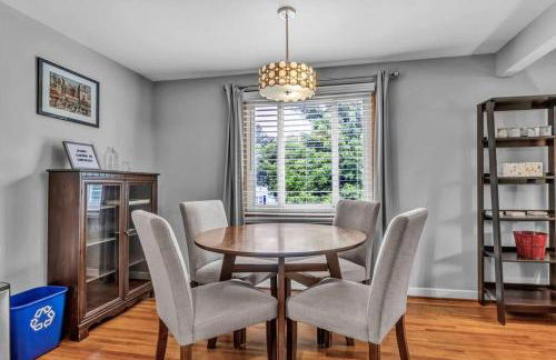 Gorgeous 2 Queen Bedroom Apartment in North Buffalo with 70 inch TV - Foto 12