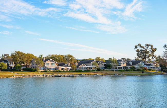 Waterfront Retreat With Stunning Views Modern Co - Foto 1