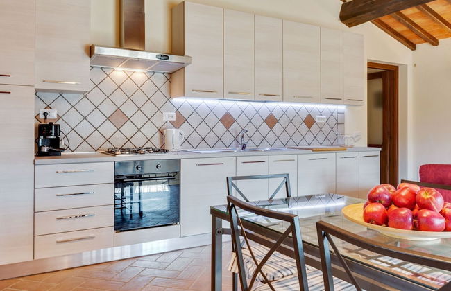 Farmhouse in Tuscany With Pool & Vineyard View - Foto 10