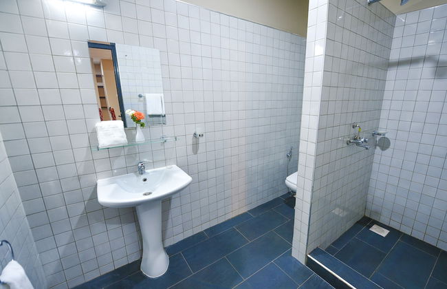 Boulevard Suites - Photo 24