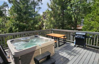 Hot Tub-EV-Kid Friendly-Arcade Game-BBQ-Fire Pit - Photo 7