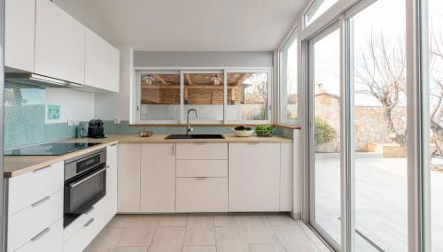 Mon Rêve, charmant cabanon les pieds dans l'eau à la Madrague, confortable et lumineux - Foto 3