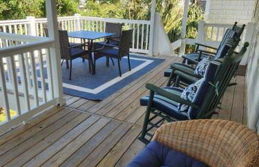 Spacious Beach House Steps to Sand - Foto 2