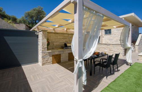 TWIN'S HOME LUXURY SUITES - Photo 39