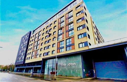 Modern 2 Bed Flat with parking Next to Basildon Station - Foto 3