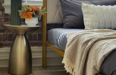 2 BEDS Free Parking Right Where You Want to Be - Foto 18