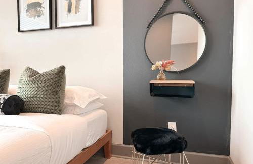 The Nichols Getaway - Fort Worth - SameDay Booking - Photo 6