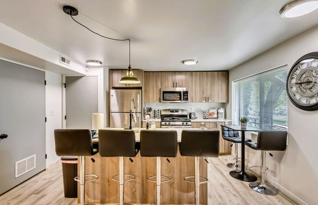 Charming 2BR w King Queen Close to SLC - Foto 6