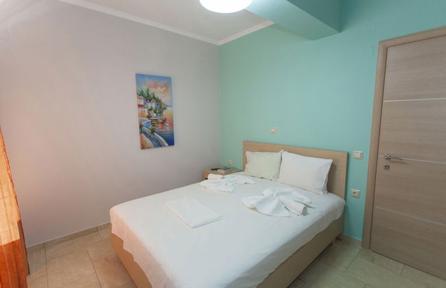 Oasis Exclusive - Photo 18