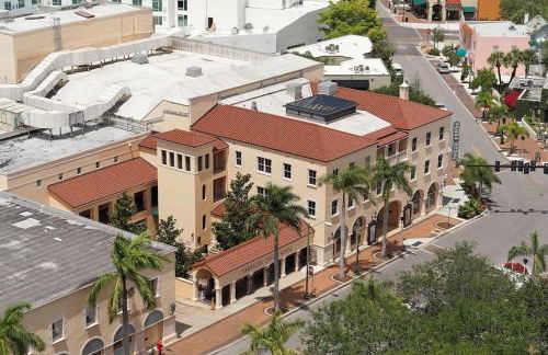 Beautiful Home - Oasis Backyard with Heat Pool - Foto 51