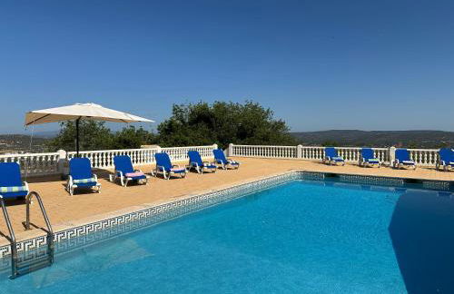 BnB Homes Luxurious Villa Stardust with Swimming pool & BBQ for Family Fun - Foto 2