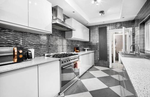 Stylish 4 Bedroom Townhouse - Edgbaston - Near Birmingham City Centre - Sleeps 8 - Parking - 578P - Foto 4