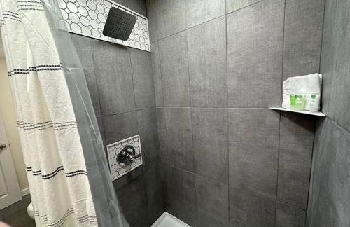 Cheerful 4 bedroom home w/ fireplace & game room - Foto 39