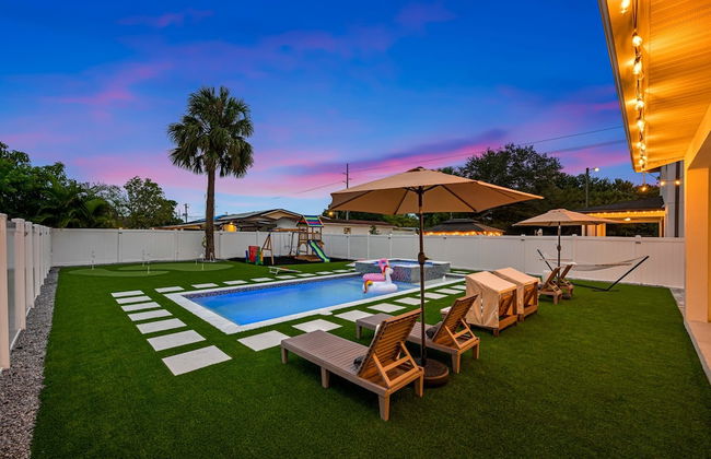 Luxury Home w Heated Pool, Gym, Playground & More! - Foto 39