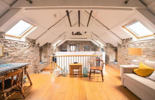 Stunning Converted Granary in Heart of St Davids - Photo 14