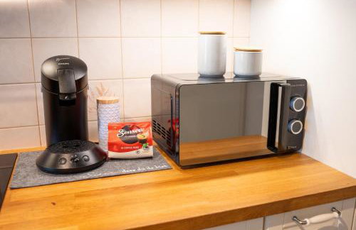 Platz für 8 Pers - C4S Come4Stay Monteure "InnArt" Boxspringbett Einzelbett Töging am Inn, Parkplatz, WLAN, Balkon, Smart TV, voll ausgestatteter Küche, Waschmaschine - Foto 7