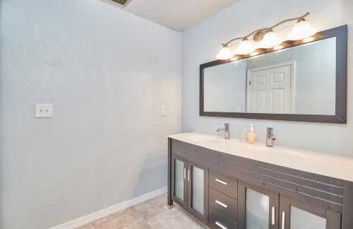 12 Guest Oasis Pool Privacy and Comfort Await - Foto 28