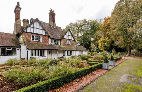 Highfield Lodge - Photo 1