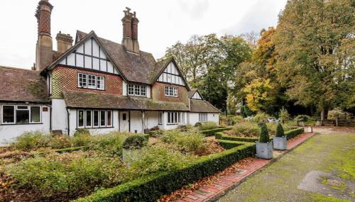 Highfield Lodge - Photo 1