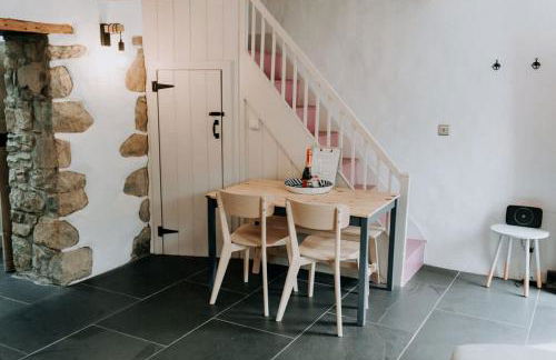 Cute and cosy 2 bed cottage in beautiful Solva - Photo 9