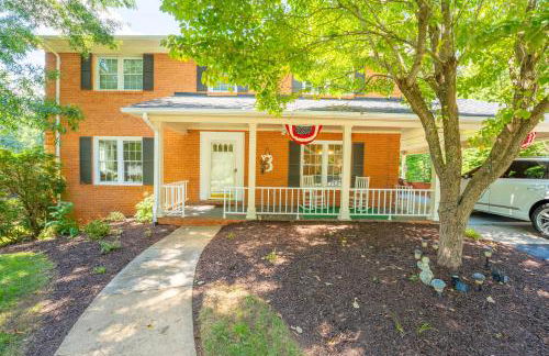 Martinsville Gem - Fireplace, Pets, Near the Park - Foto 37